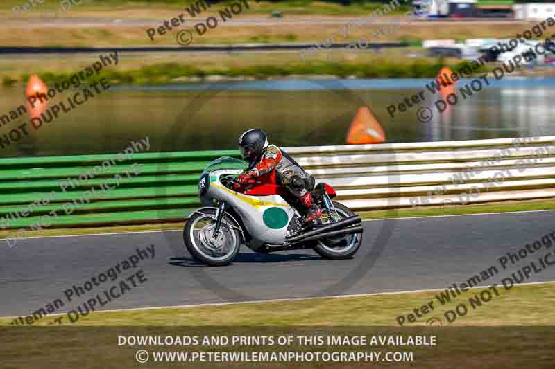 Vintage motorcycle club;eventdigitalimages;mallory park;mallory park trackday photographs;no limits trackdays;peter wileman photography;trackday digital images;trackday photos;vmcc festival 1000 bikes photographs